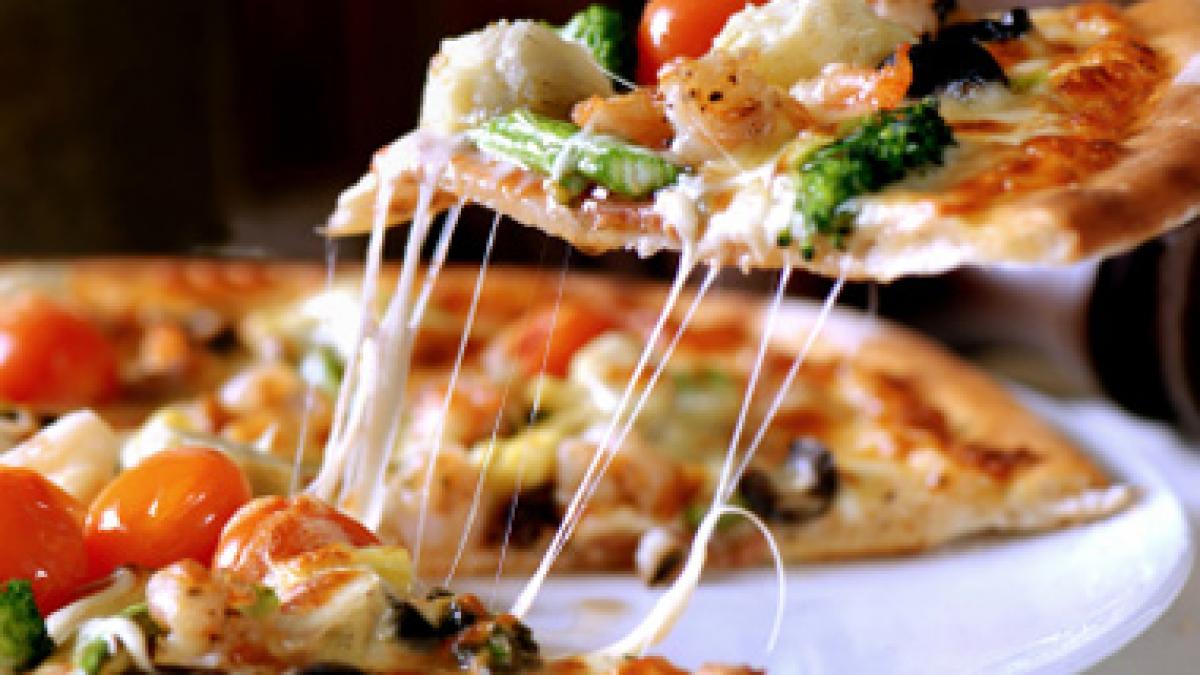 despagubiri de 2 5 milioane de dolari pentru ca si a perforat esofagul cu un os gasit in pizza