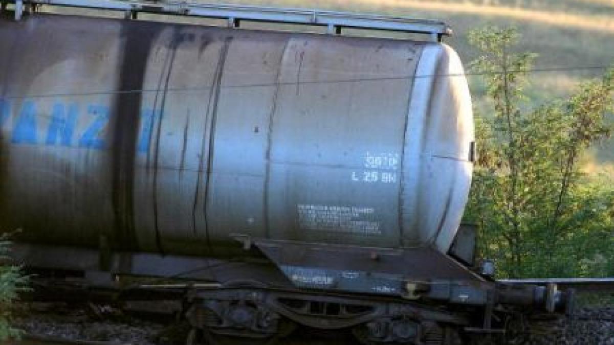 accident feroviar in brasov doua vagoane cu motorina au deraiat