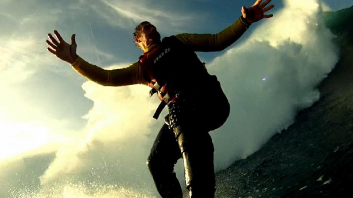 el este cel mai tare surfer din lume