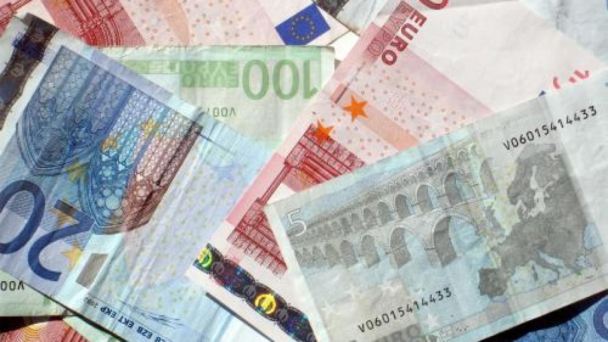 cursul leu euro a atins un nou maxim istoric bnr a stabilit un curs de referinta de 4 4265 lei euro