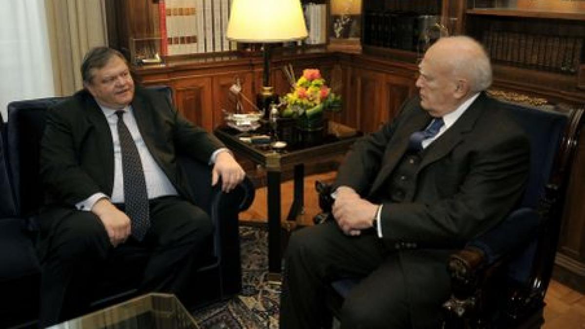 presedintele greciei carolos papulias propune un guvern tehnocrat