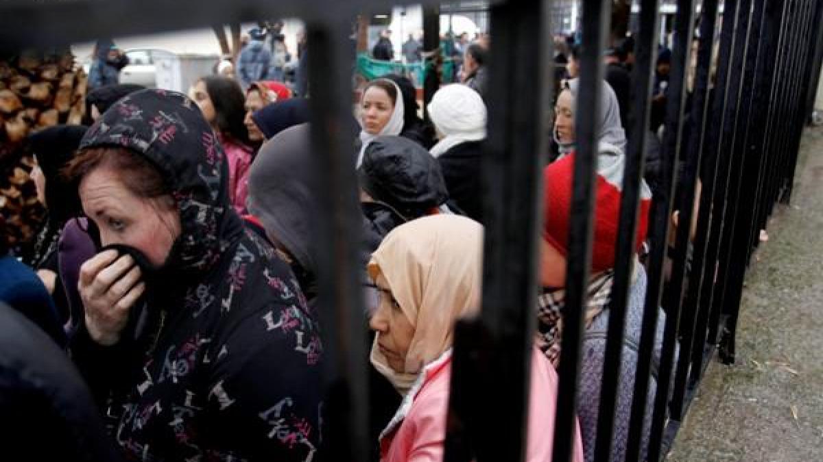 nu mai avem visuri nu mai avem sperante aici toata lumea moare incet cum e viata unui tanar de 22