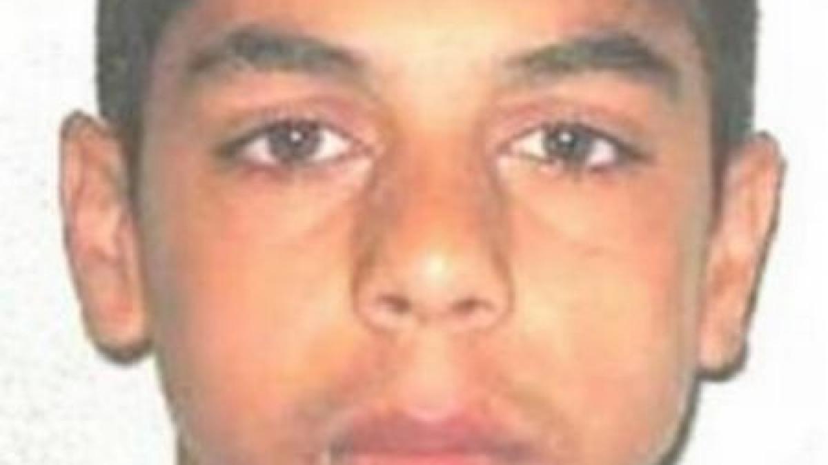 un adolescent roman fotografiat in timp ce fura jocuri video in marea britanie