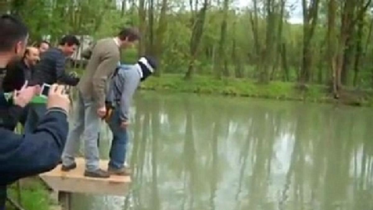 cea mai proasta farsa de la petrecerea burlacilor noul hit pe youtube