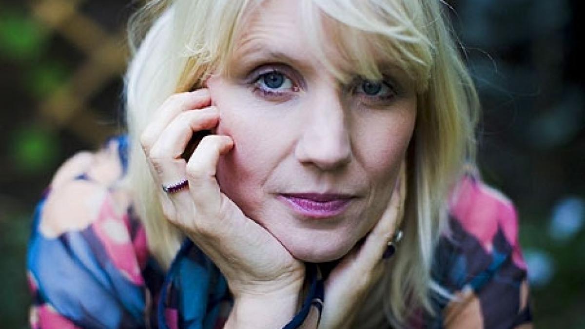 pentru romania cu dragoste el era roman si avea 12 ani ea venea din marea britanie si era