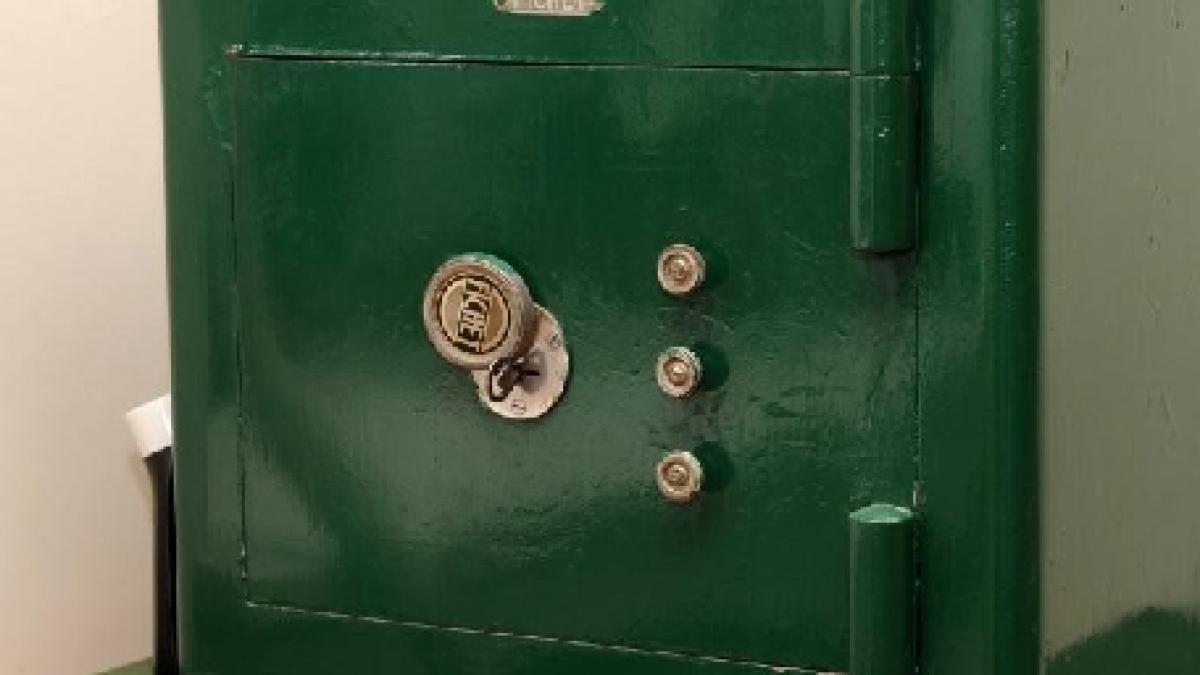 miercurea ciuc un seif cu 100 000 de lei a fost furat dintr o casa de schimb valutar