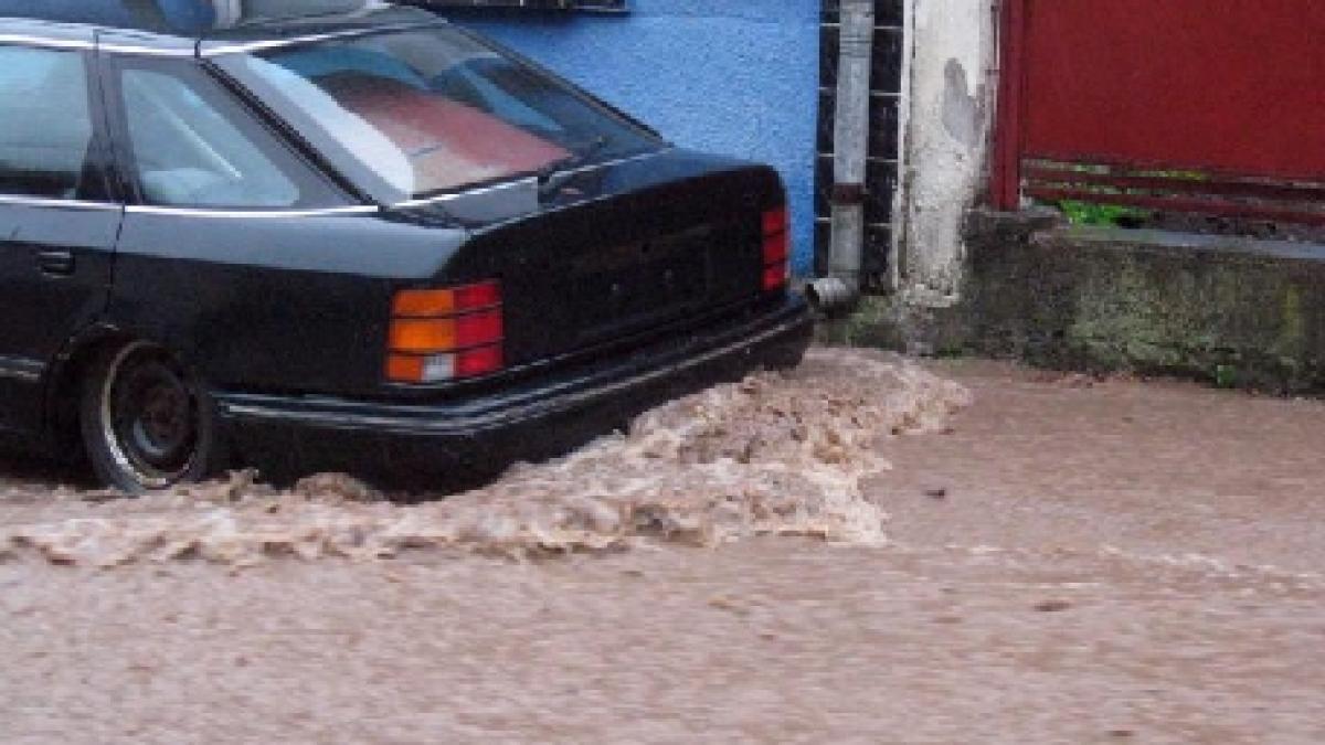 prahova fetita luata de viitura a fost gasita inecata la un kilometru distanta de locul disparitiei