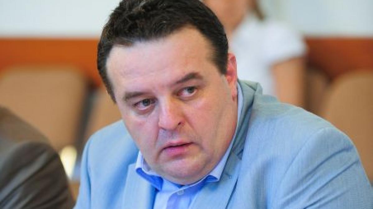 premierul ponta l a eliberat din functie pe presedintele ansvsa radu roatis