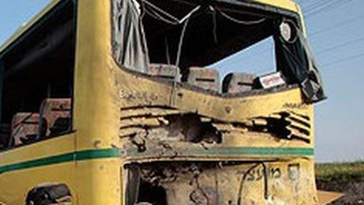 autobuz scolar zdrobit de un tren de pasageri in maroc 4 elevi au murit iar alti 16 au fost grav