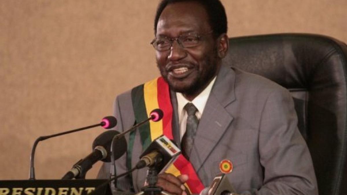 presedintele interimar din mali agresat si ranit in biroul sau de contestatarii mentinerii sale la