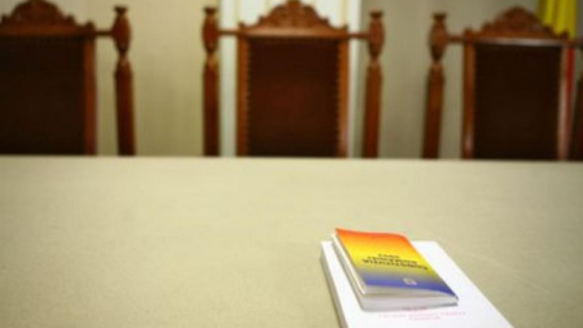 revizuirea constitutiei amanata proiectul a fost retrimis la comisia juridica a camerei