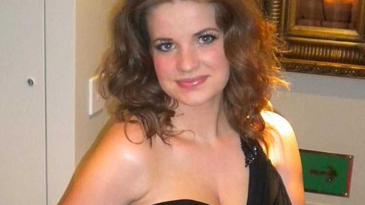 nu mi pasa ca e urat dar are multi bani specimenul de femeie de care fug tot barbatii