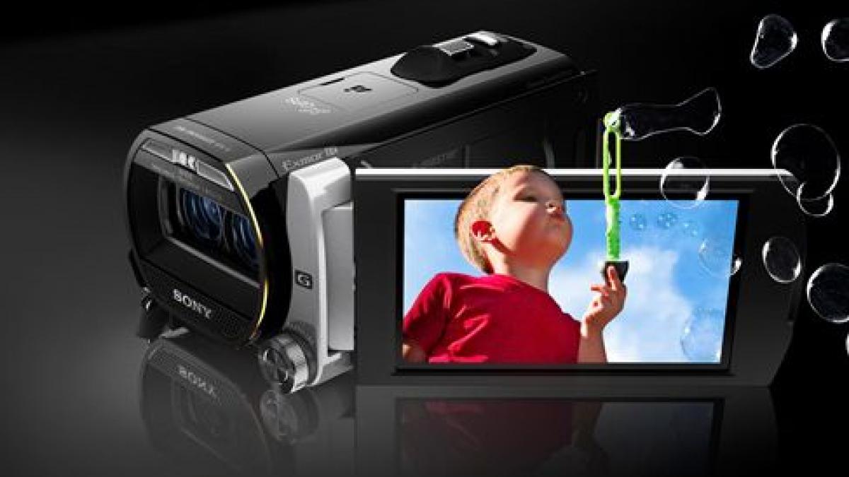 sony lanseaza handycam camera video rezistenta la apa si la caderi de la o inaltime de pana la 1 5