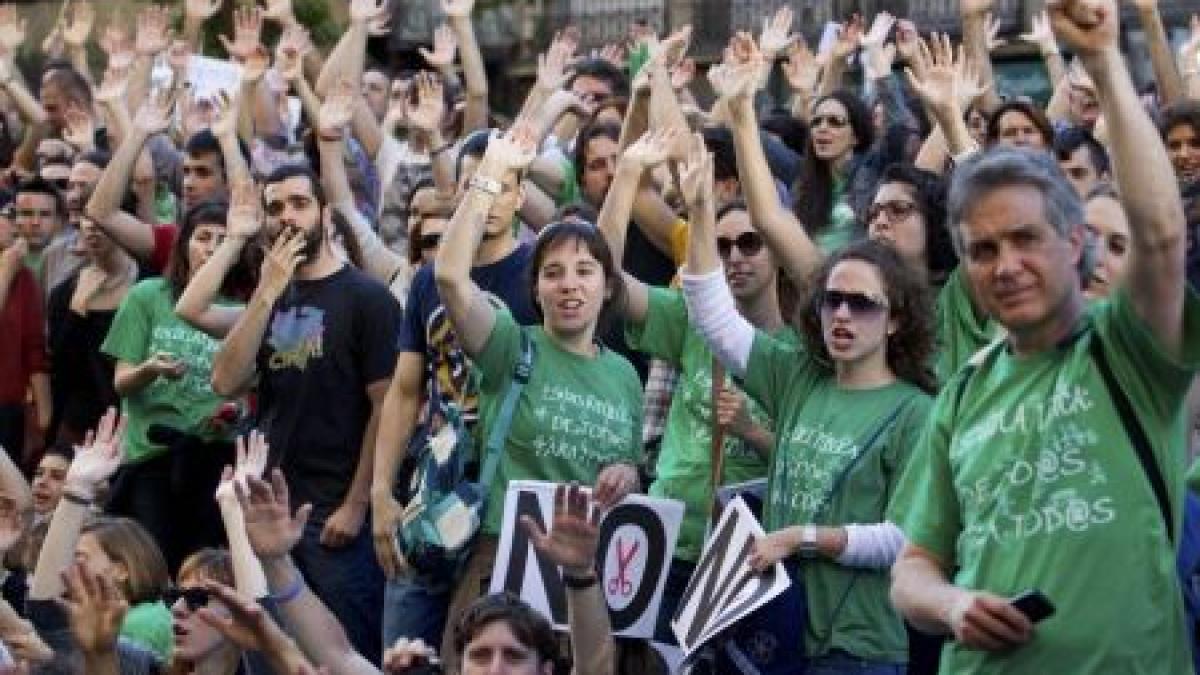 zeci de mii de elevi parinti si profesori au iesit in strada protest fata de masurile de
