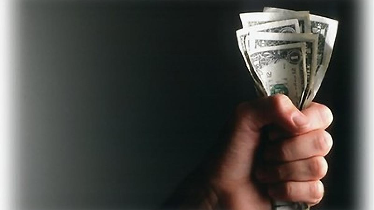 CCR: Guvernul nu poate lua înapoi banii acordaţi primăriilor dacă acestea au datorii. Textul ordonanţei, neconstituţional