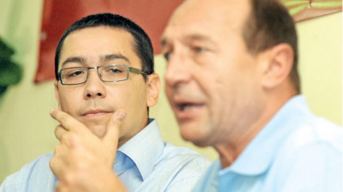 momentul penibil la care se uita europa basescu si ponta se bat pe singurul scaun de la consiliul