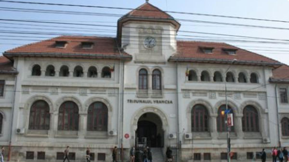 cladirea tribunalului vrancea se poate prabusi in orice moment