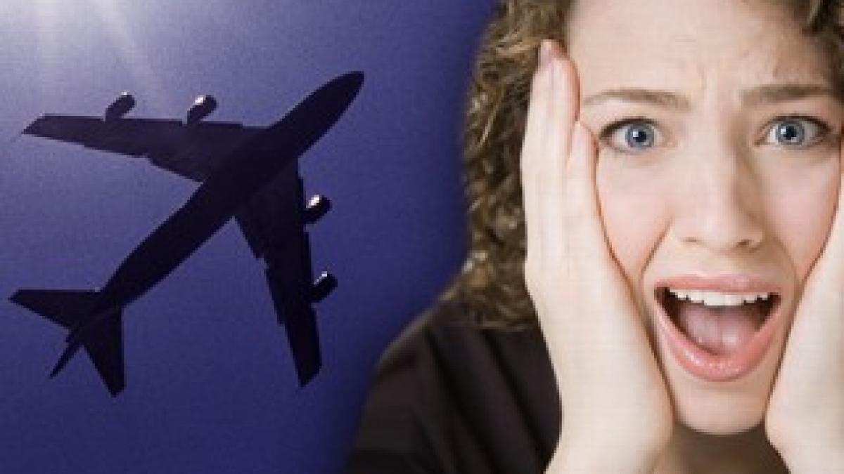 nu se asteptau la asa ceva un avion de tip business a ramas fara usa principala a cabinei in zbor