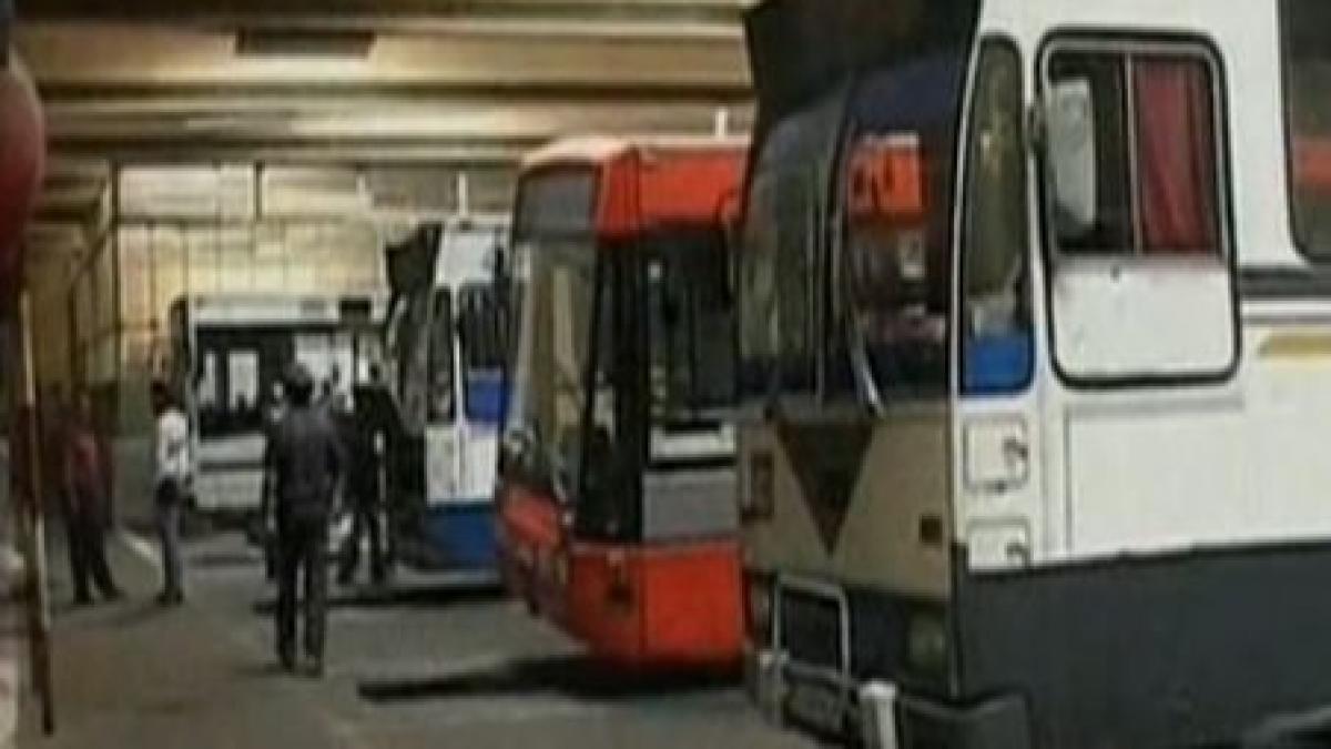 autobuze bune de fier vechi circula inca pe strazile craiovei