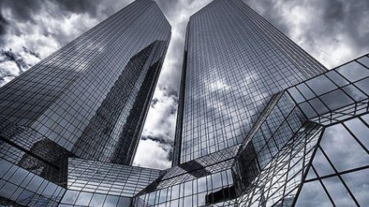 bogatasii din sudul europei isi transfera economiile in bancile din nord