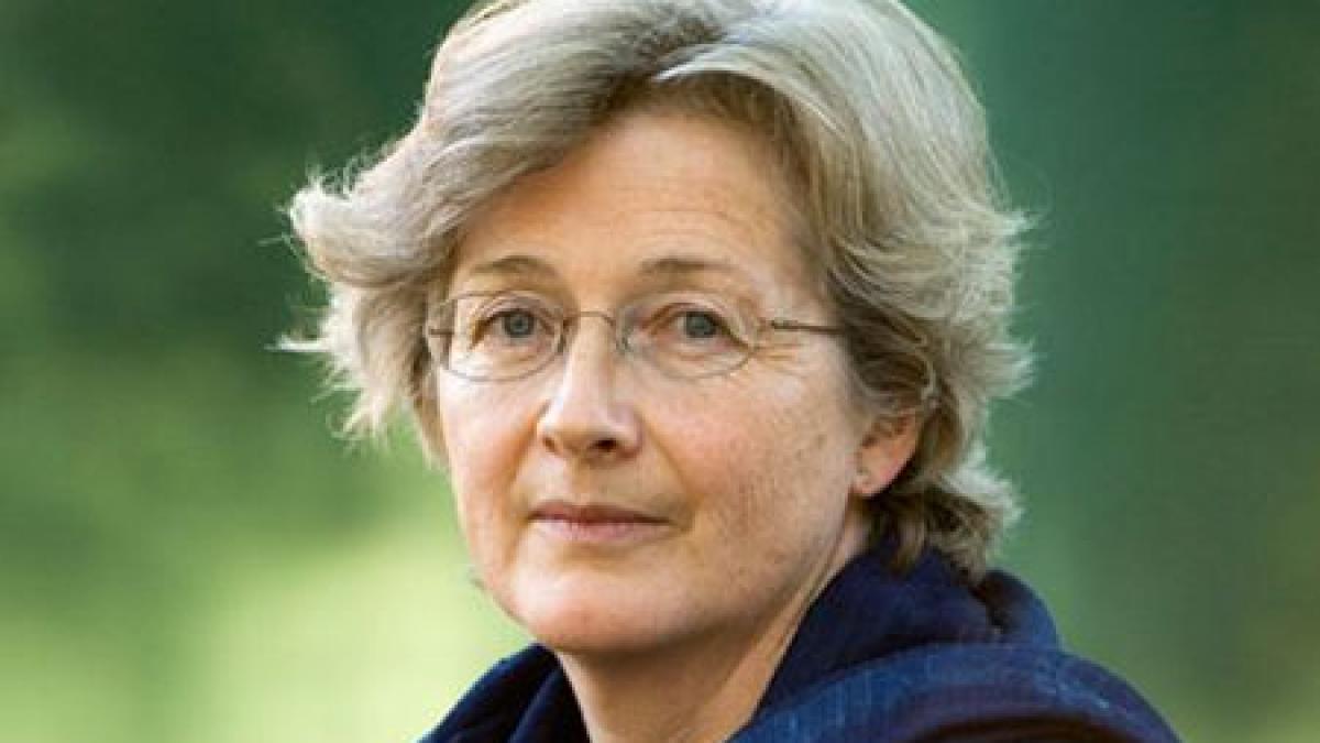 o carte inspirata din viata romanilor face furori in marea britanie volumul pe lista scurta a unui