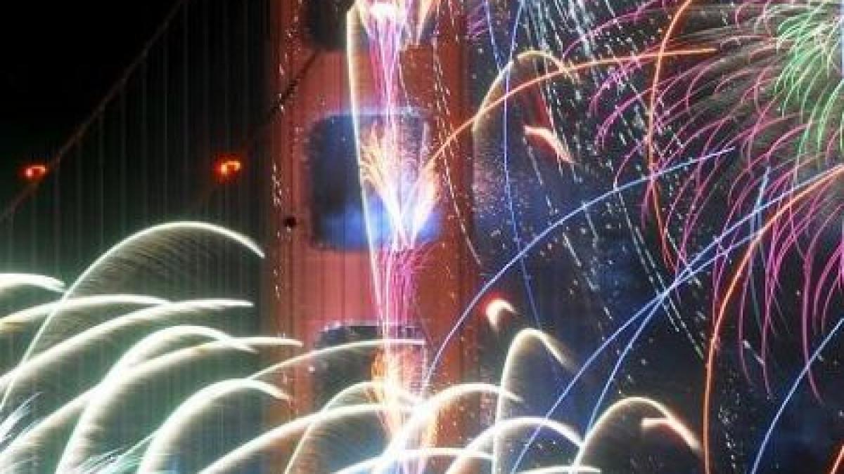 o legenda sarbatorita ca la carte imagini de la spectacolul grandios sustinut in onoarea podului