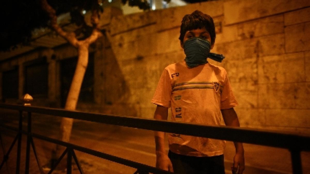 este considerat un monstru chiar si de familie groaznica poveste a copilului cu masca