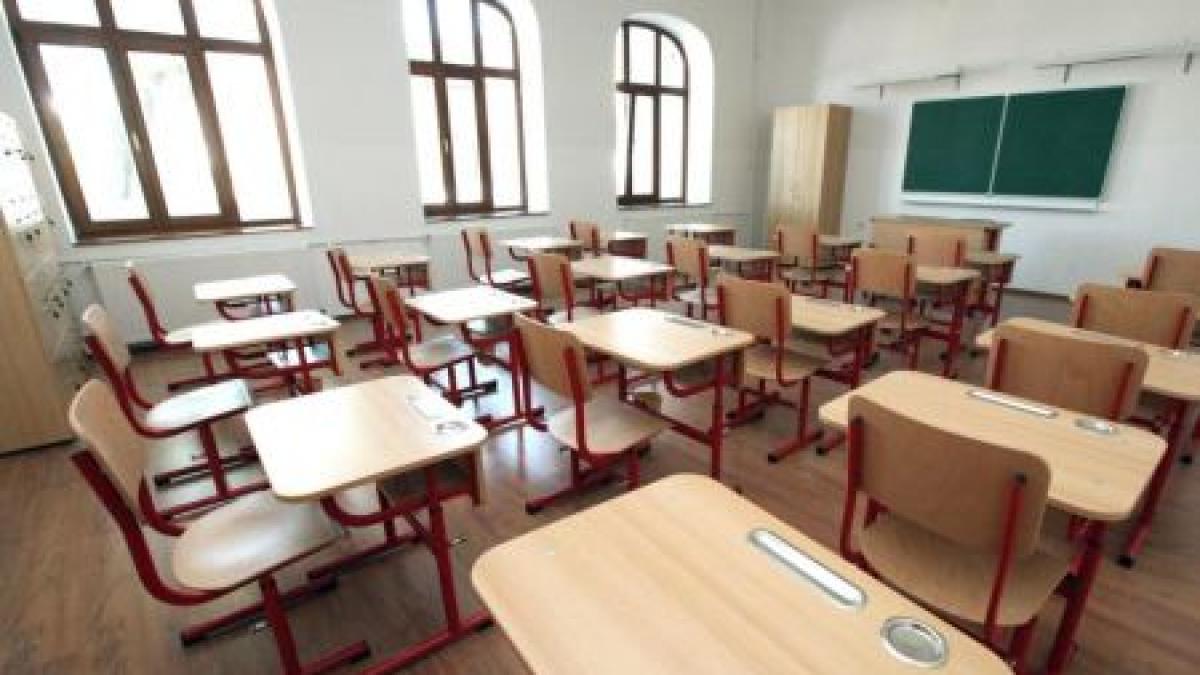 profesorul acuzat de pornografie infantila a fost arestat pentru 29 de zile
