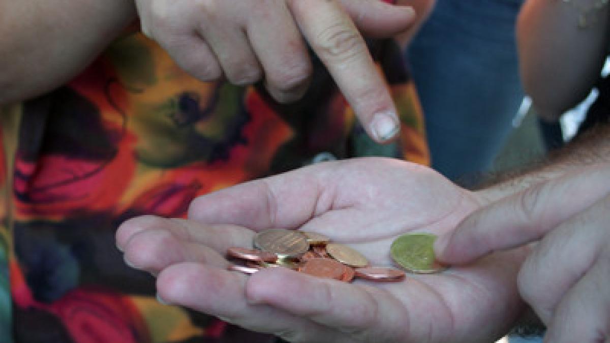 Ce şanse sunt ca bugetarii să-şi primească tranşa a doua a majorărilor salariale în decembrie