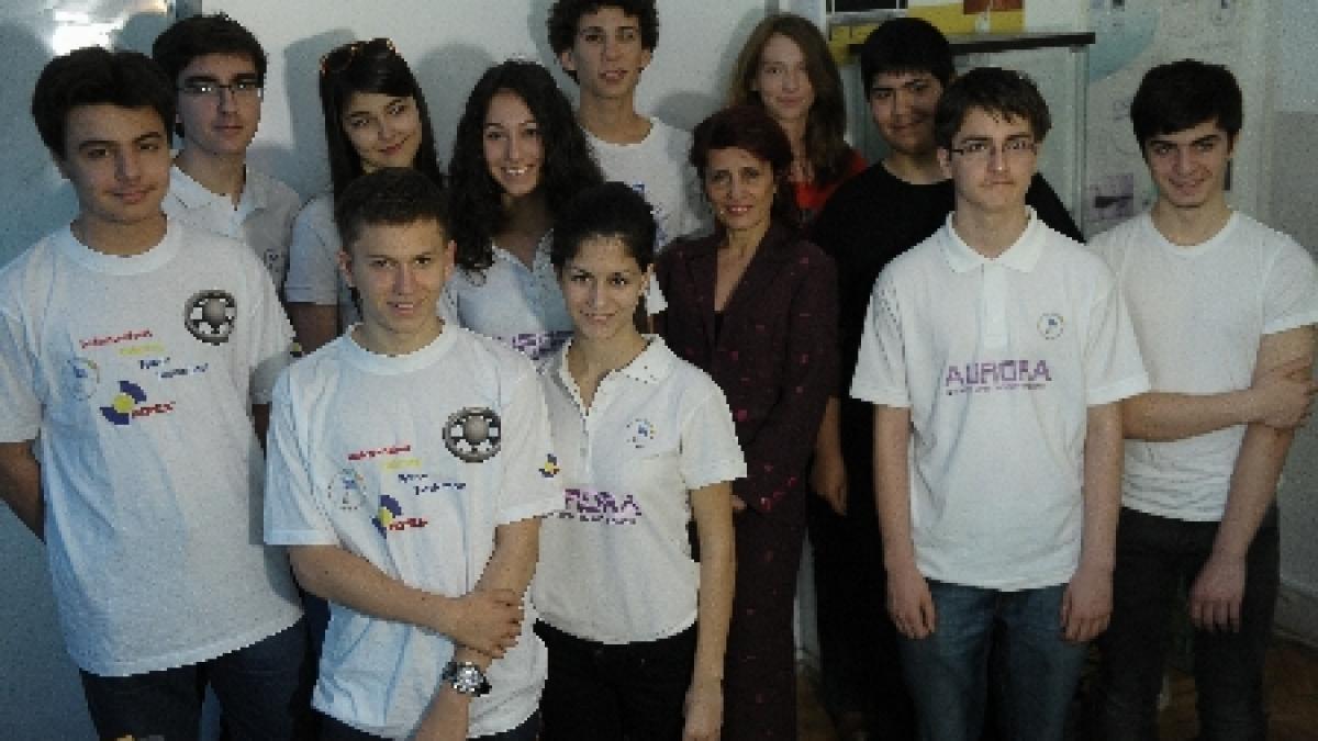 elevii romani i au impresionat pe cercetarii de la nasa s au intors acasa cu marele premiu de la