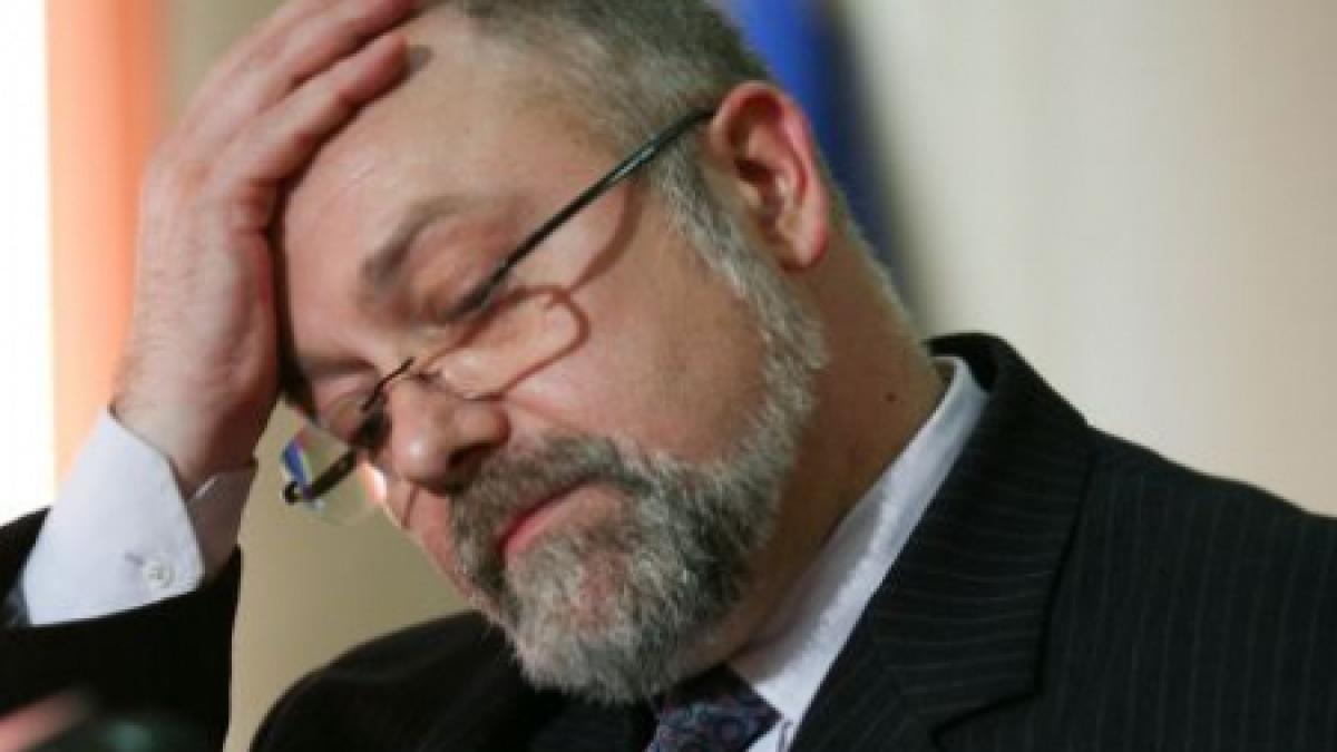 inspectorul scolar al capitalei si a numit sotia director la liceu