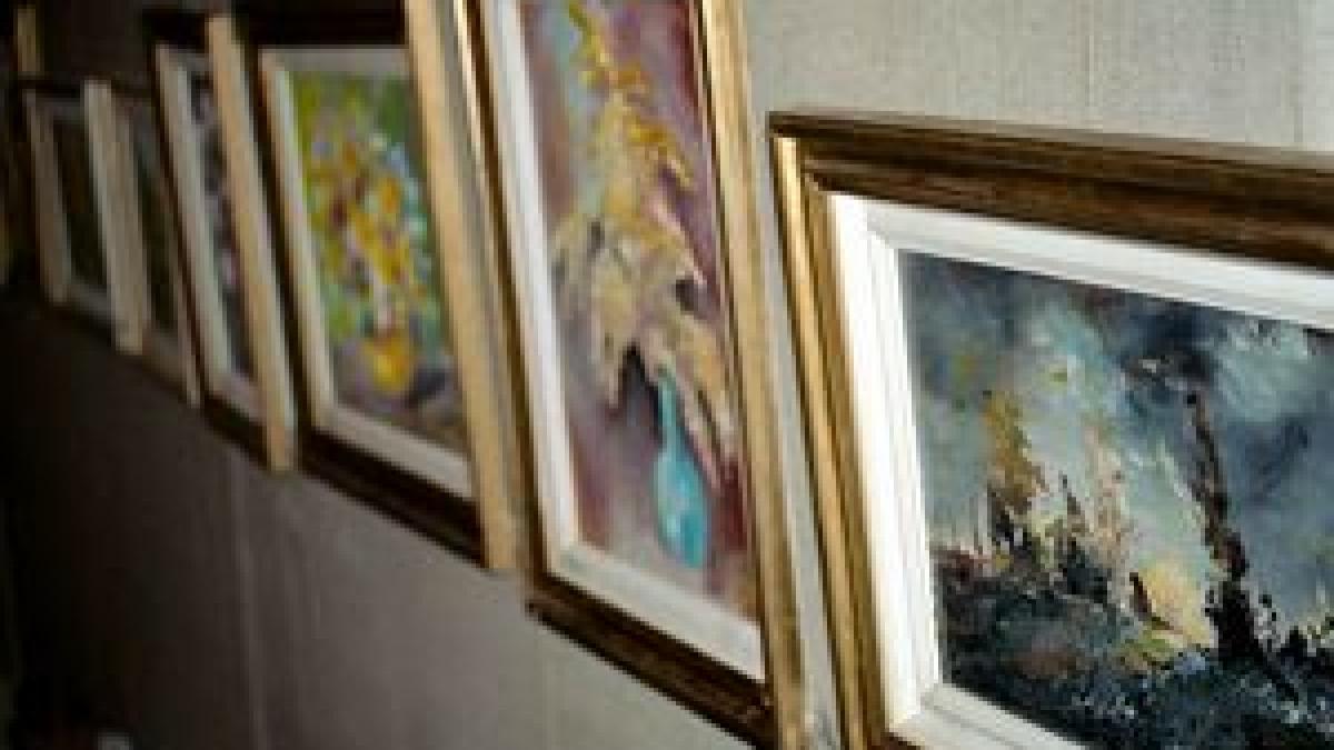 lucrarea ochii semnata de ion tuculescu vanduta pentru 13 000 de euro