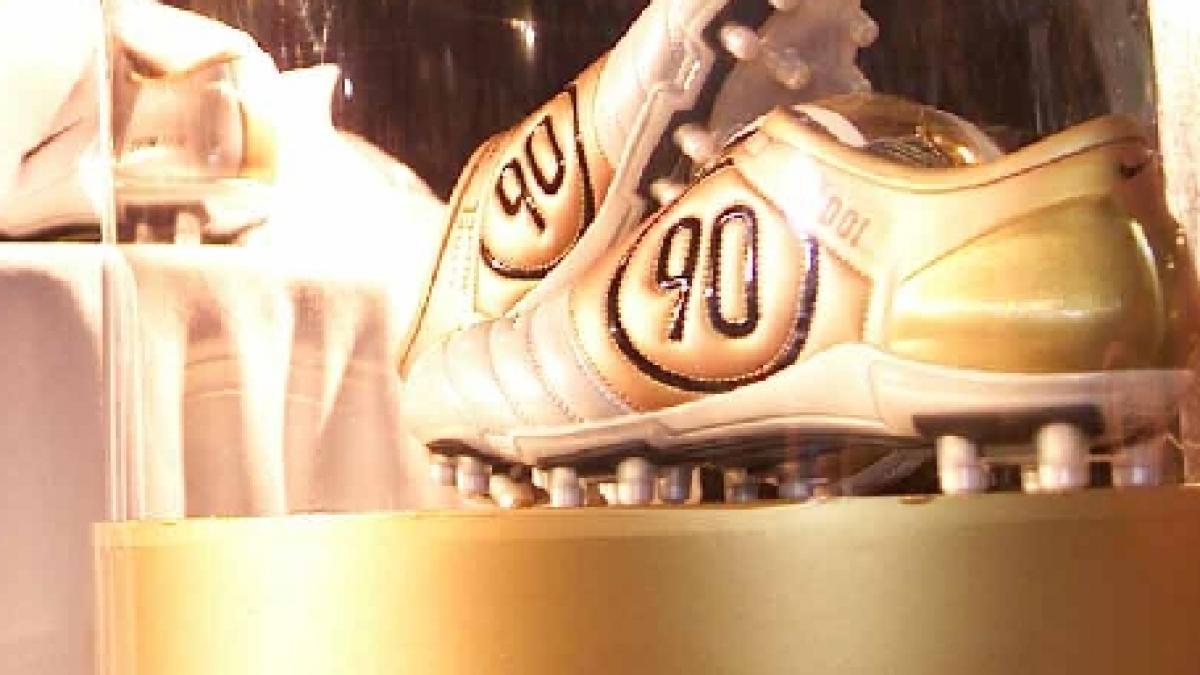 italia nationala de fotbal va primi ghete de fotbal sculptate din sare