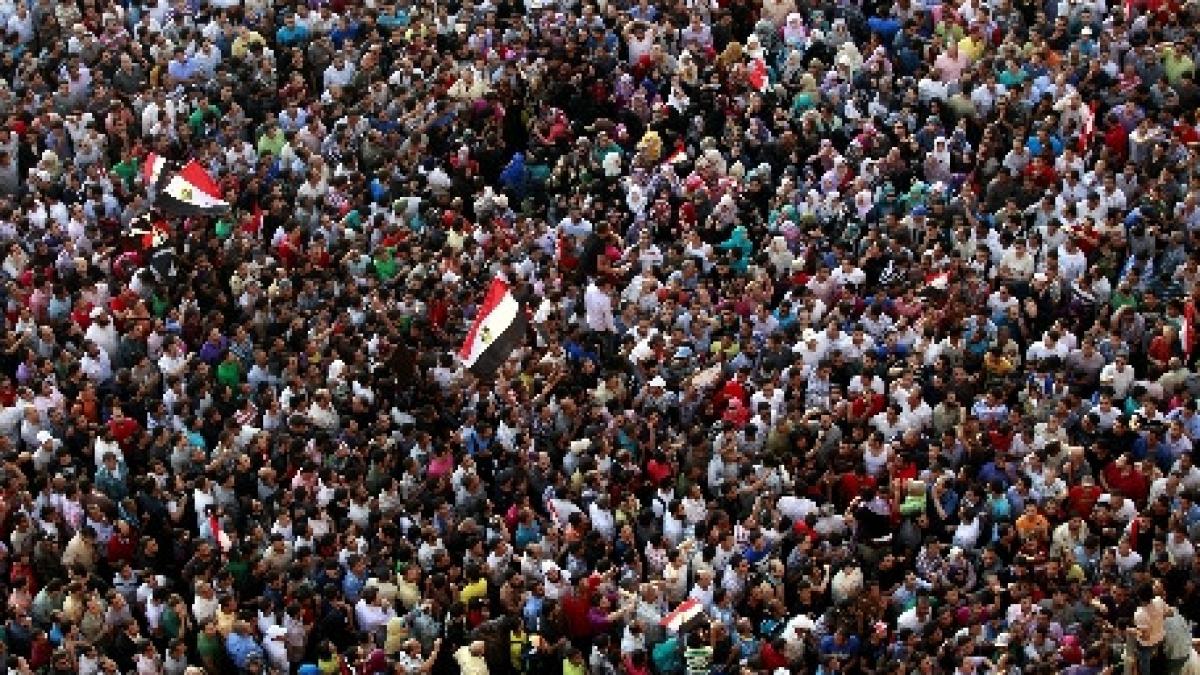 Egipt. Candidatul mişcării Fraţii Musulmani la alegerile prezidenţiale s-a alăturat mulţimii din Piaţa Tahrir, pentru scurt timp
