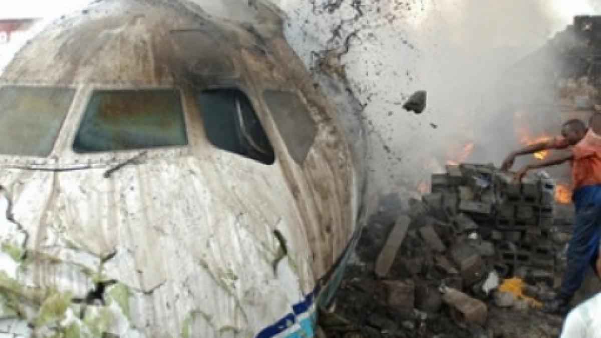 ghana un avion cargo s a prabusit langa un aeroport zece oameni au murit