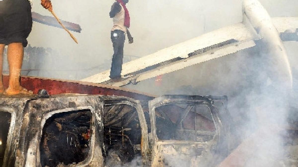toti pasagerii avionului prabusit in nigeria au murit vezi imagini de la locul catastrofei