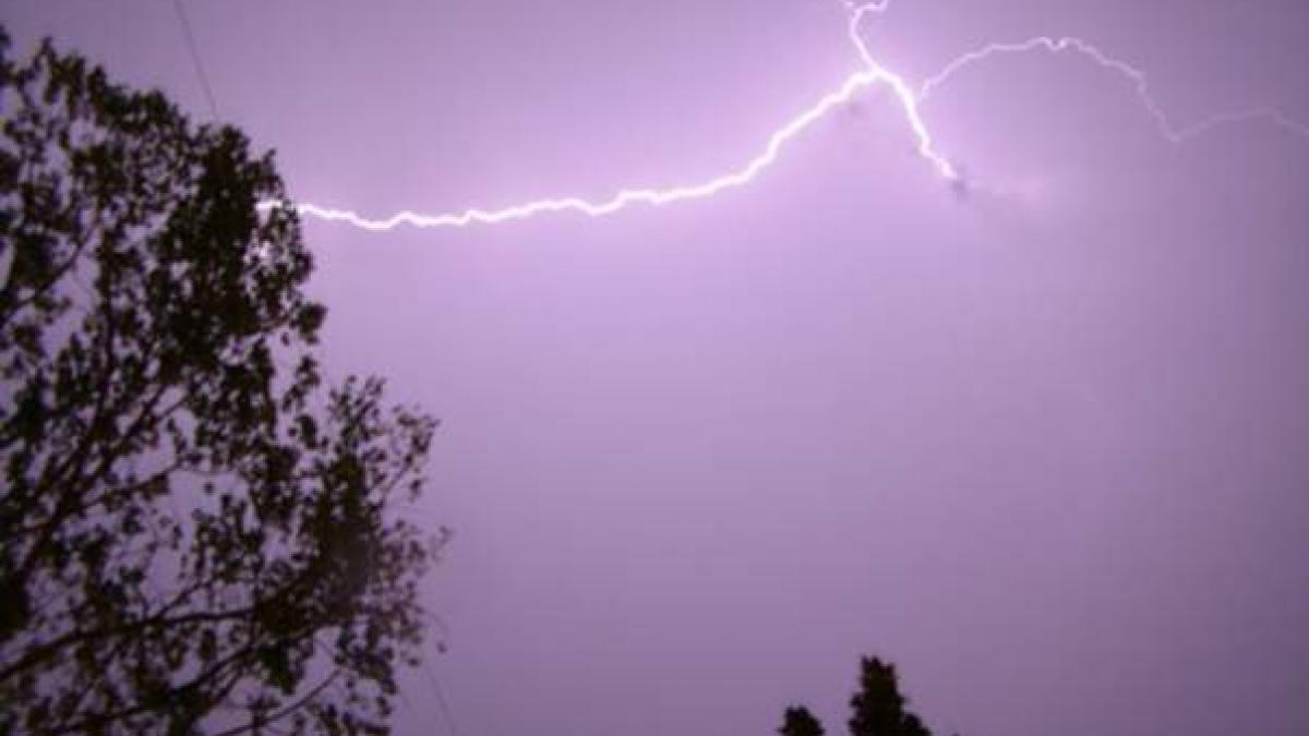 a cazut gheata din cer iar sute de oameni si au vazut munca distrusa in cateva minute codul galben