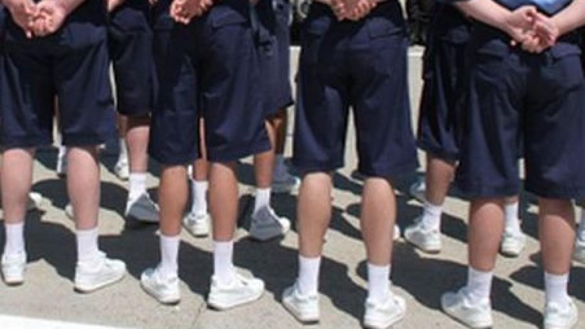 liber la pantaloni scurti functionarii din seul sfatuiti sa renunte la costume si cravate pe timpul