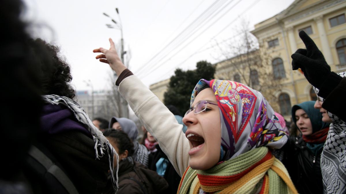 o televiziune din egipt angajeaza doar femei cu val vrea sa demonteze stereotipurile cum ca acestea
