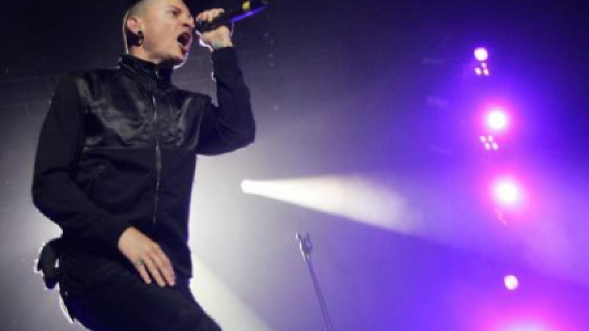 peste 10 000 de oameni au fost la cel mai asteptat concert al verii linkin park a facut spectacol