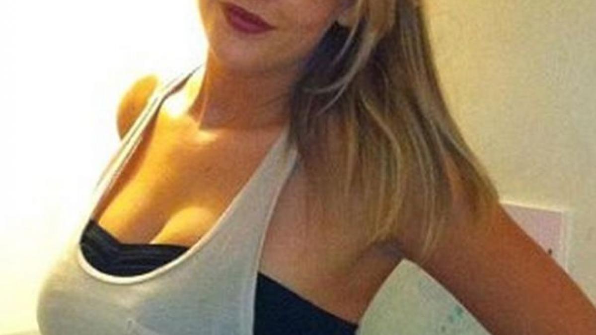 aceasta tanara frumoasa i a uluit pe jucatorii de fotbal cu decizia pe care a luat o trebuie sa