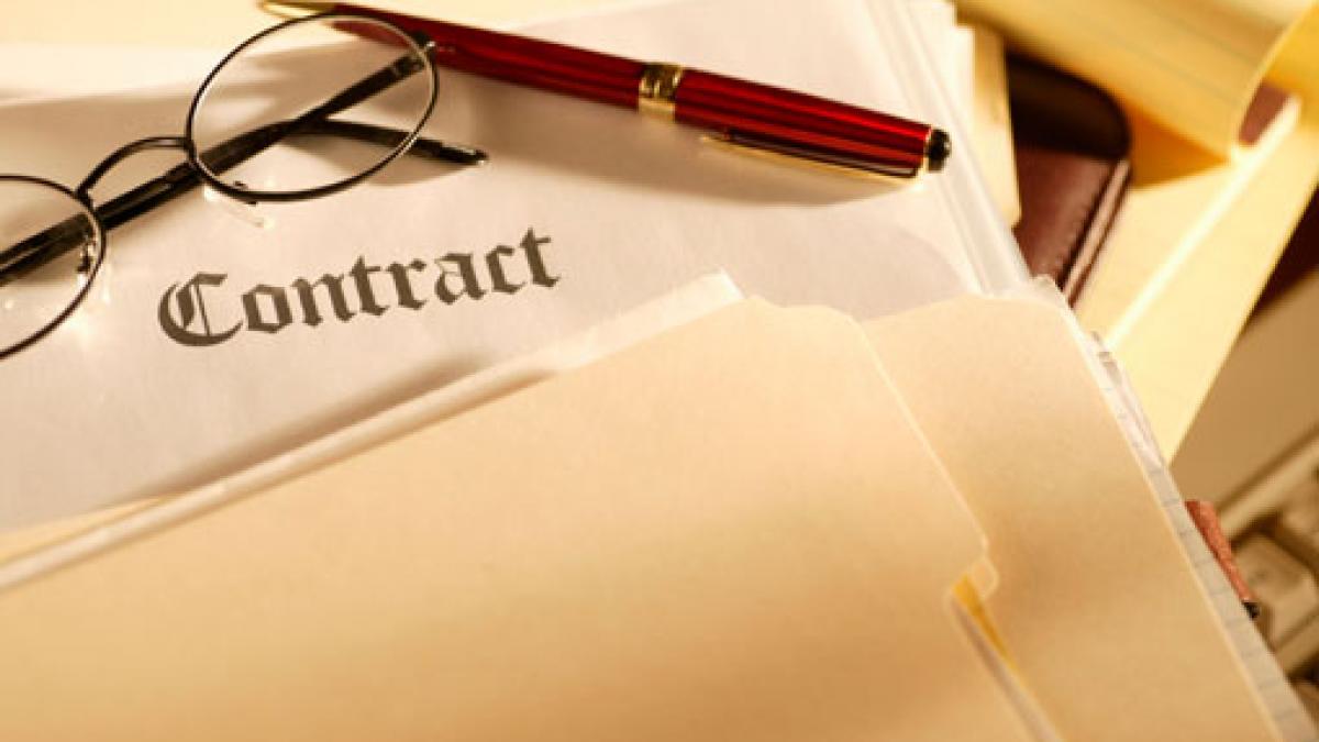 corpul de control va verifica toate contractele incheiate de institutii cu firmele de avocatura