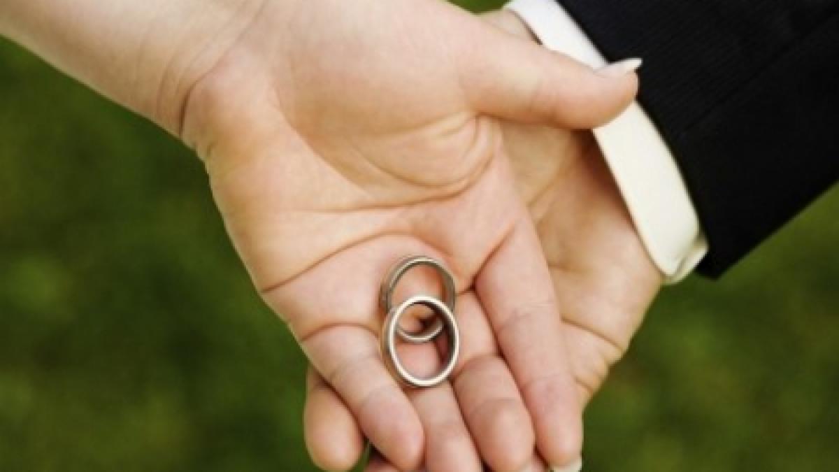 ploiesti cuplurile s au cununat civil de la teatru din cauza alegerilor de duminica