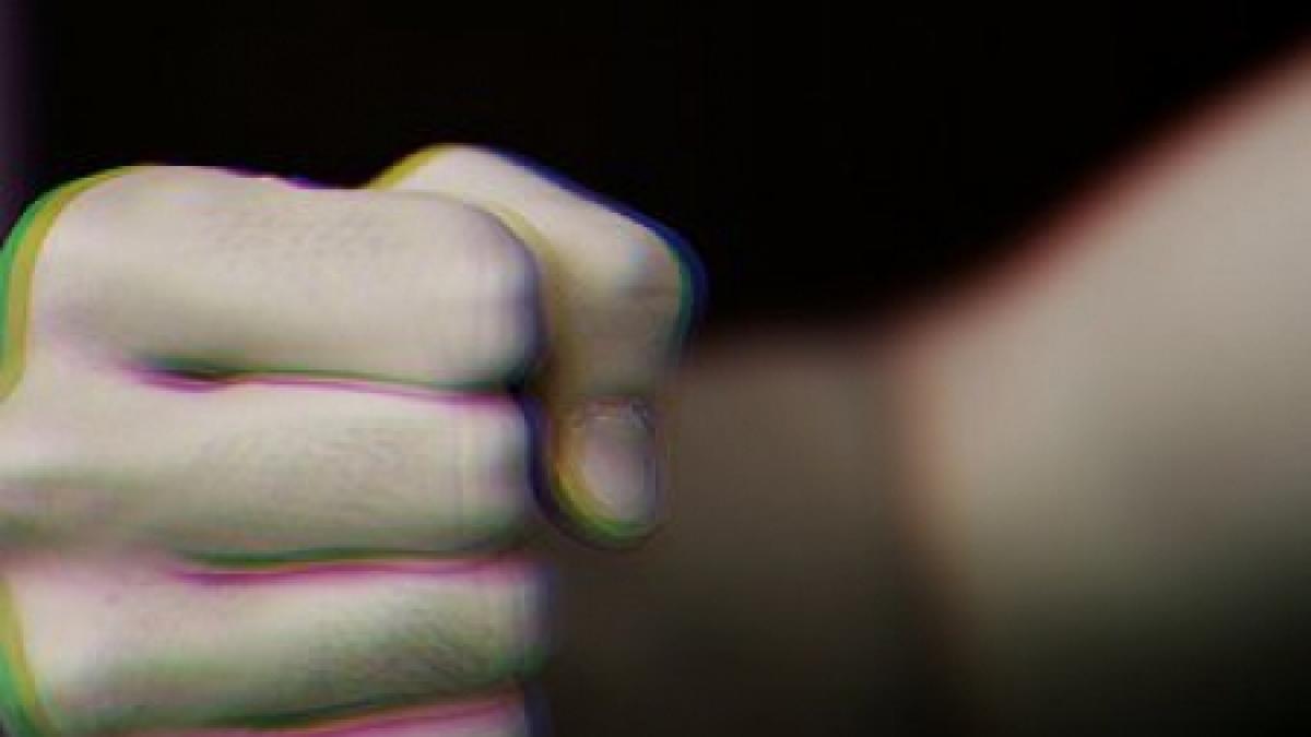 doi jurnalisti din satu mare agresati in fata unei sectii de votare