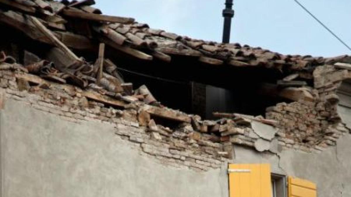 cutremurul din turcia a facut zeci de victime panicati oamenii s au aruncat de la etaj