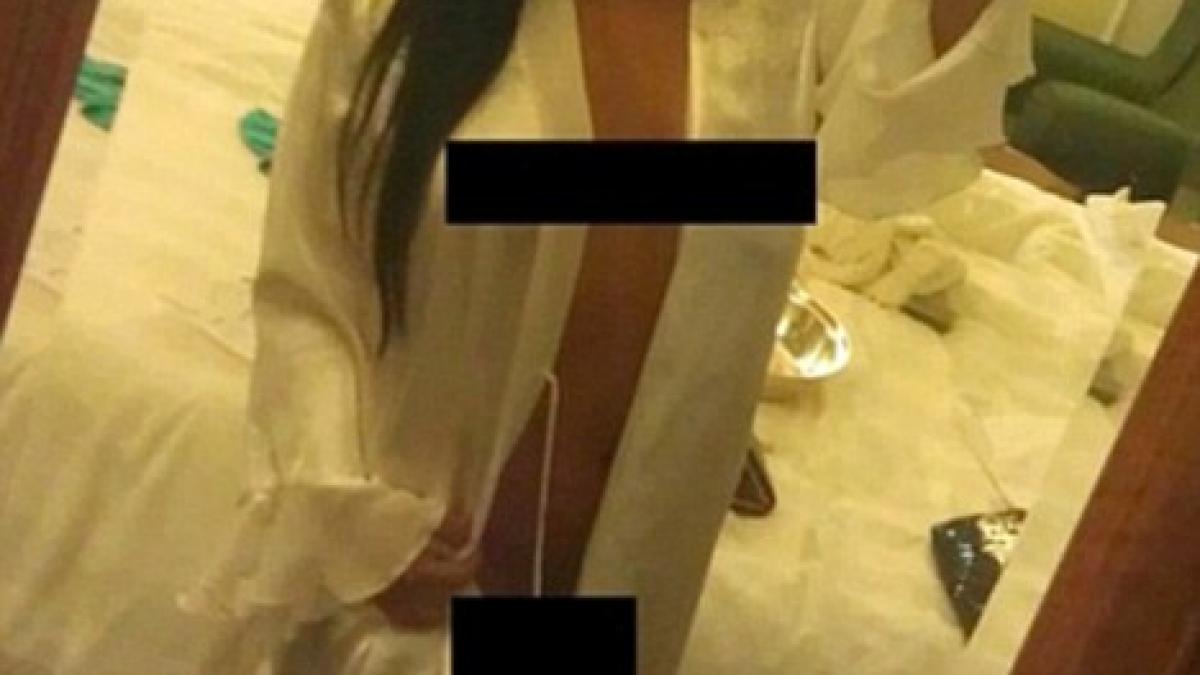 fotografiile penibile pe care le tinea in telefon au ajuns pe internet vedeta s a inrosit de furie