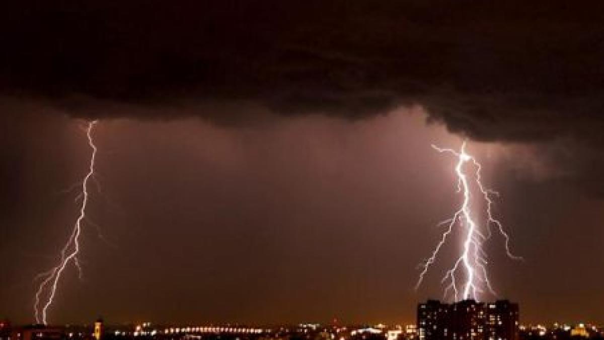 furtunile au maturat nord vestul romaniei ploile torentiale au inundat casele drumurile au fost