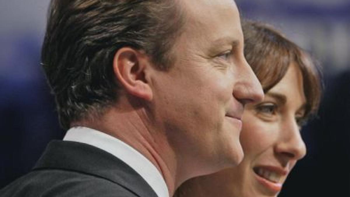 gafa de proportii a premierului britanic si a uitat copilul intr un restaurant