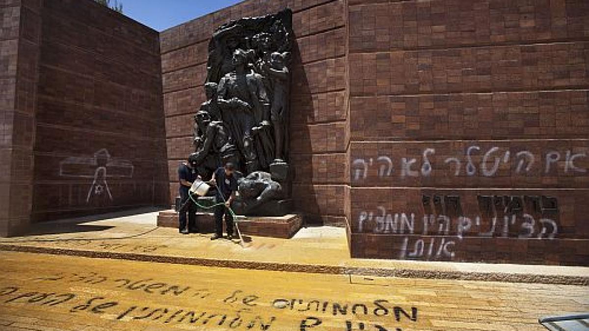 pe zidurile muzeului din ierusalim multumim hitler pentru holocaust mesajul care ar putea declansa