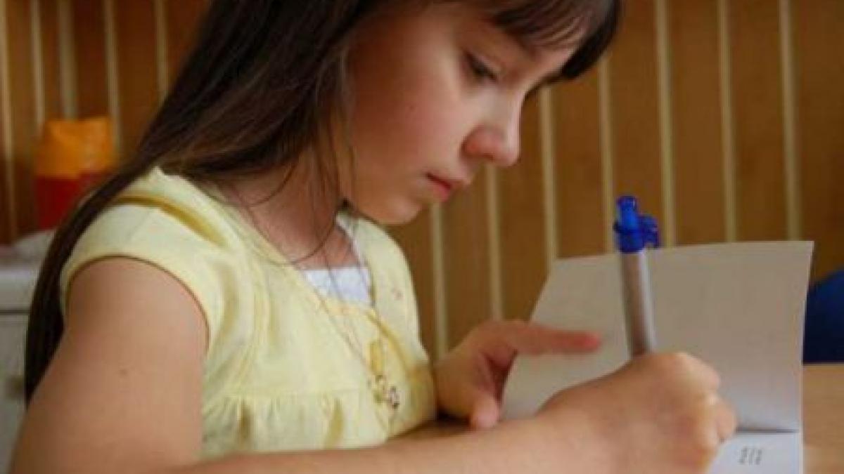 poetesa cu fundite micuta da vinci a iasiului